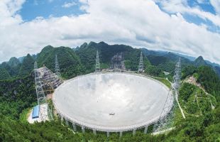 “中国天眼”再传好消息 首次揭示温热原子云中的复杂丝状网络