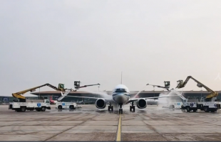 雪后飞机如何除冰？ 