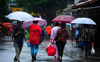 全国多地持续回暖 南方将开启新一轮大范围降雨  
