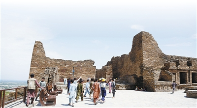 1762228964616258.png 当地学生在巴基斯坦开.png