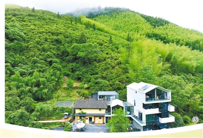 黄山区群山环抱之间.jpg
