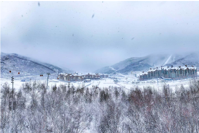 崇礼太舞雪场漫山飞雪，静谧.png