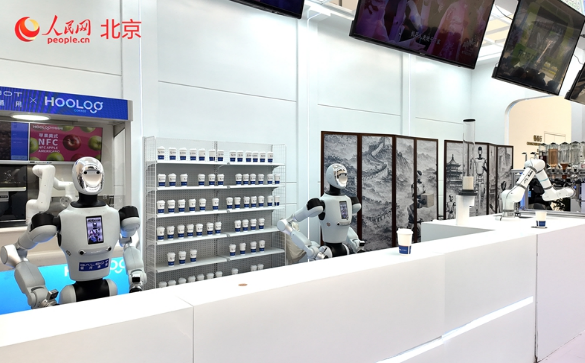 1774426316942650.png 机器人餐吧亮相中关村论坛。人.png